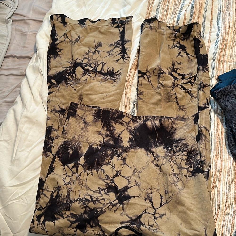 Butt scrunch flare leggings